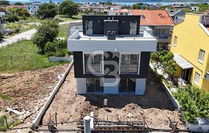 ÇANAKKALE DARDANOS’TA BOĞAZ MANZARALI SATILIK 2+1 VİLLA