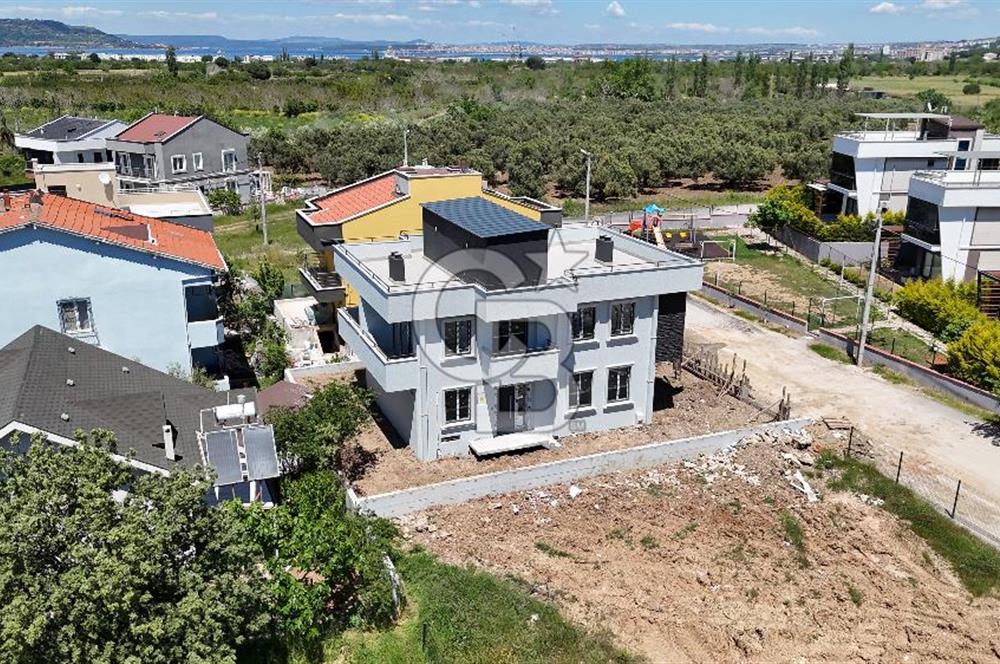 ÇANAKKALE DARDANOS’TA BOĞAZ MANZARALI SATILIK 2+1 VİLLA