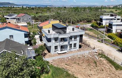 ÇANAKKALE DARDANOS’TA BOĞAZ MANZARALI SATILIK 2+1 VİLLA