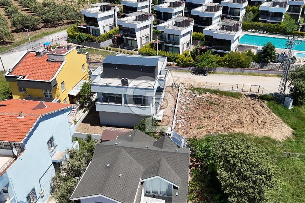 ÇANAKKALE DARDANOS’TA BOĞAZ MANZARALI SATILIK 2+1 VİLLA