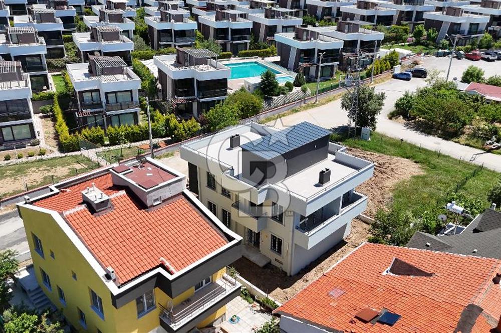 ÇANAKKALE DARDANOS’TA BOĞAZ MANZARALI SATILIK 2+1 VİLLA