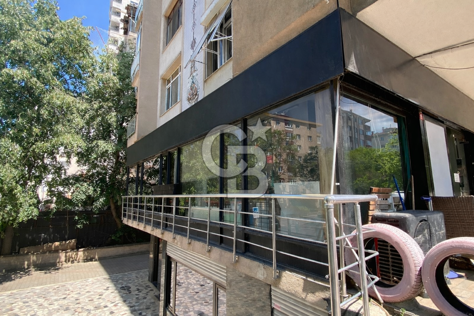 MERDİVENKÖY,ŞAİR ARŞİ CADDESİNDE KÖŞE KONUMLU DÜKKAN