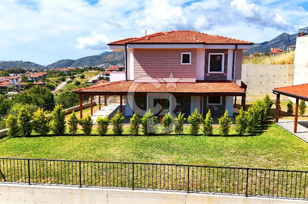 Datça Burgaz'da Panoramik Deniz Manzaralı 6+2 Villa