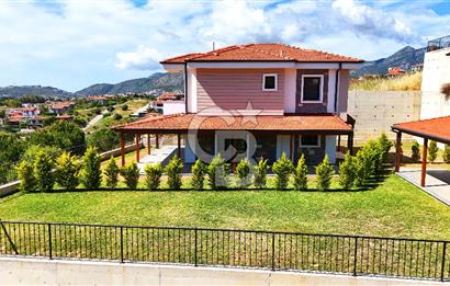Datça Burgaz'da Panoramik Deniz Manzaralı 6+2 Villa
