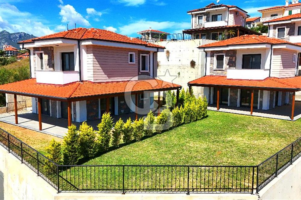 Datça Burgaz'da Panoramik Deniz Manzaralı 6+2 Villa