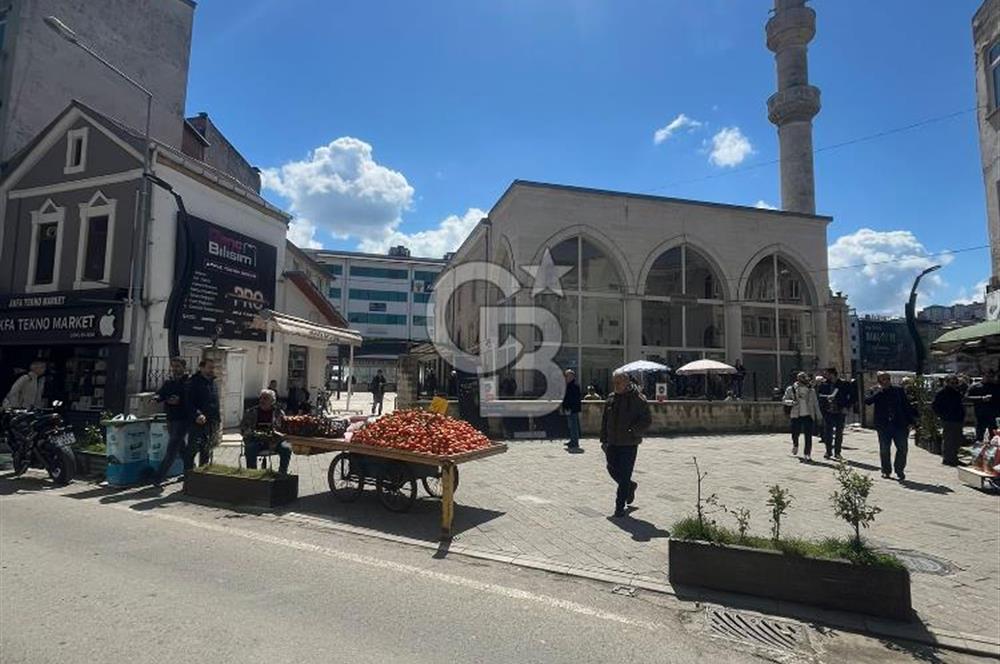 Ordu Merkezde Orta Caminin Karşısında 4 Katlı Komple Satılık Bina!