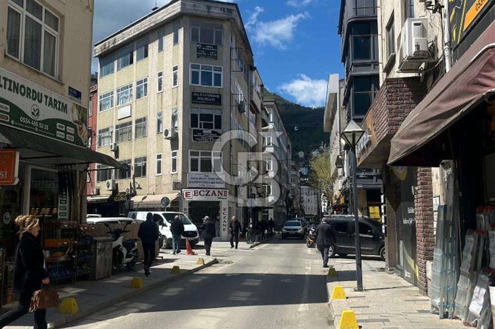 Ordu Merkezde Orta Caminin Karşısında 4 Katlı Komple Satılık Bina!