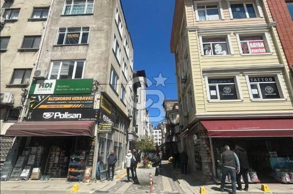 Ordu Merkezde Orta Caminin Karşısında 4 Katlı Komple Satılık Bina!