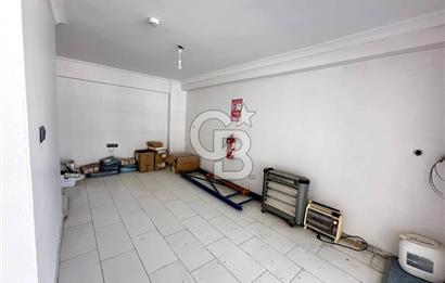 KADIKÖY'DE SATILIK DÜKKAN 