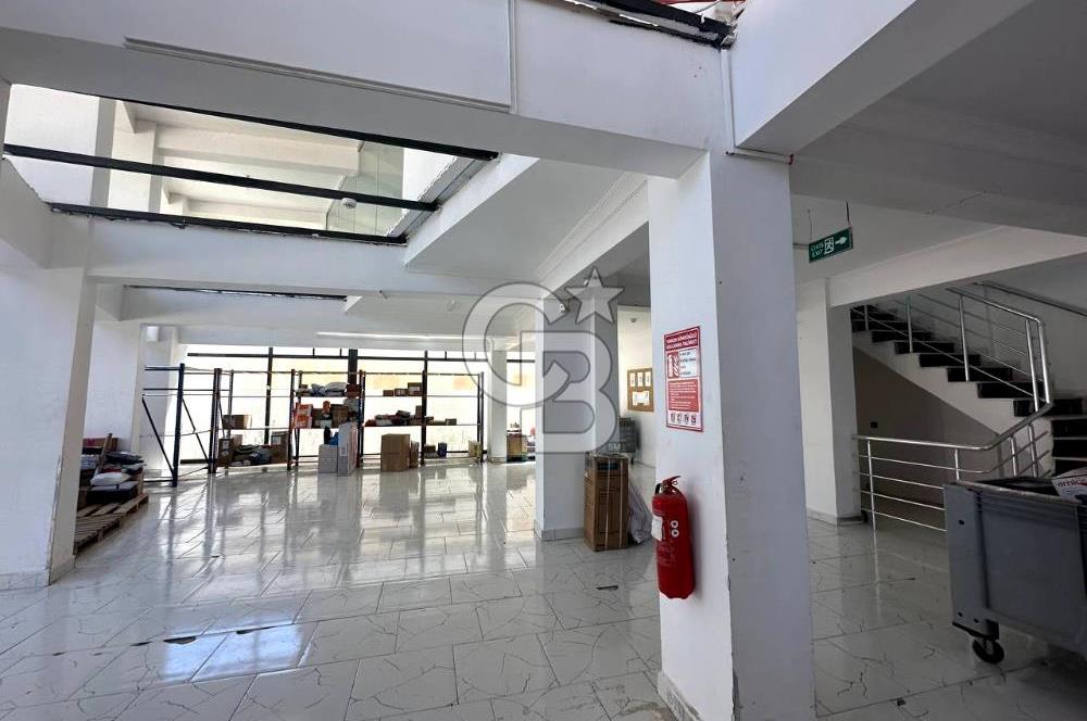 KADIKÖY'DE SATILIK DÜKKAN 