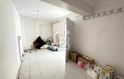 KADIKÖY'DE SATILIK DÜKKAN 