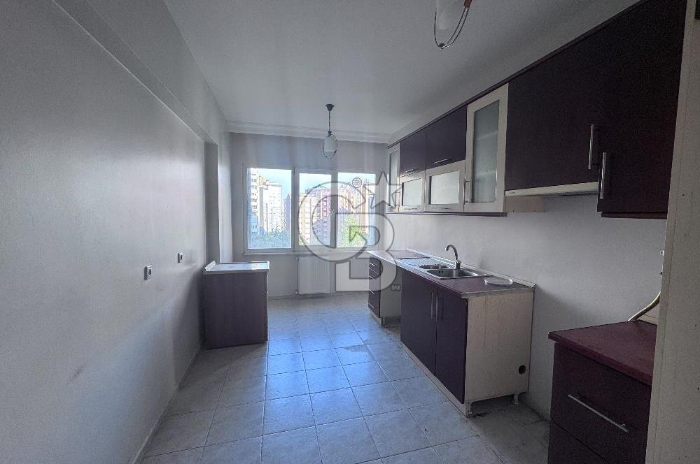 Beylikdüzü Gürpınar Yeşilkent 2 Sitesinde 6. Katta 3+1 Satılık Daire