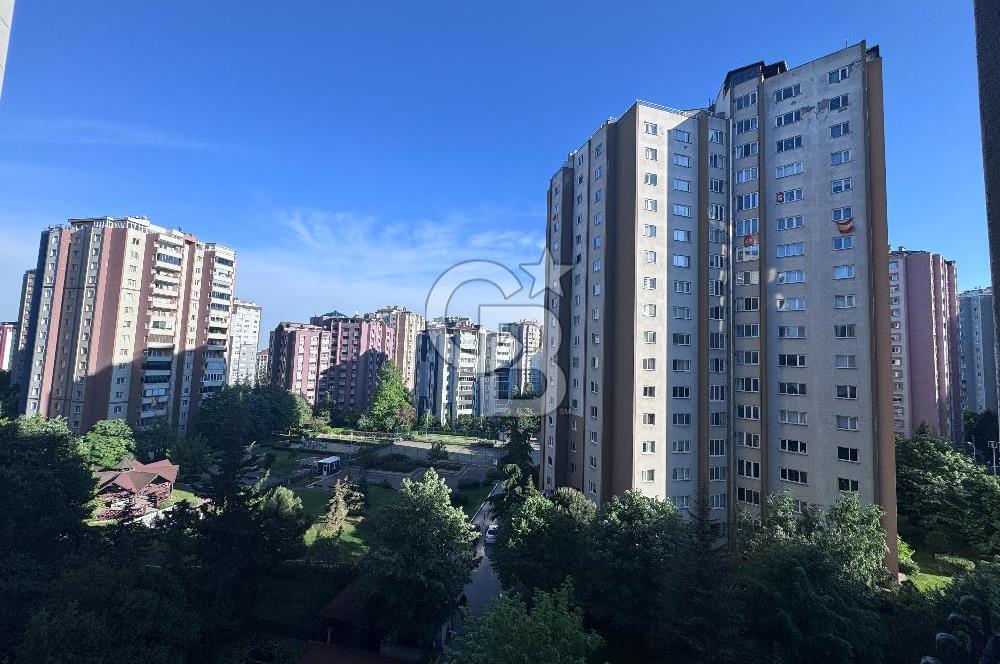 Beylikdüzü Gürpınar Yeşilkent 2 Sitesinde 6. Katta 3+1 Satılık Daire