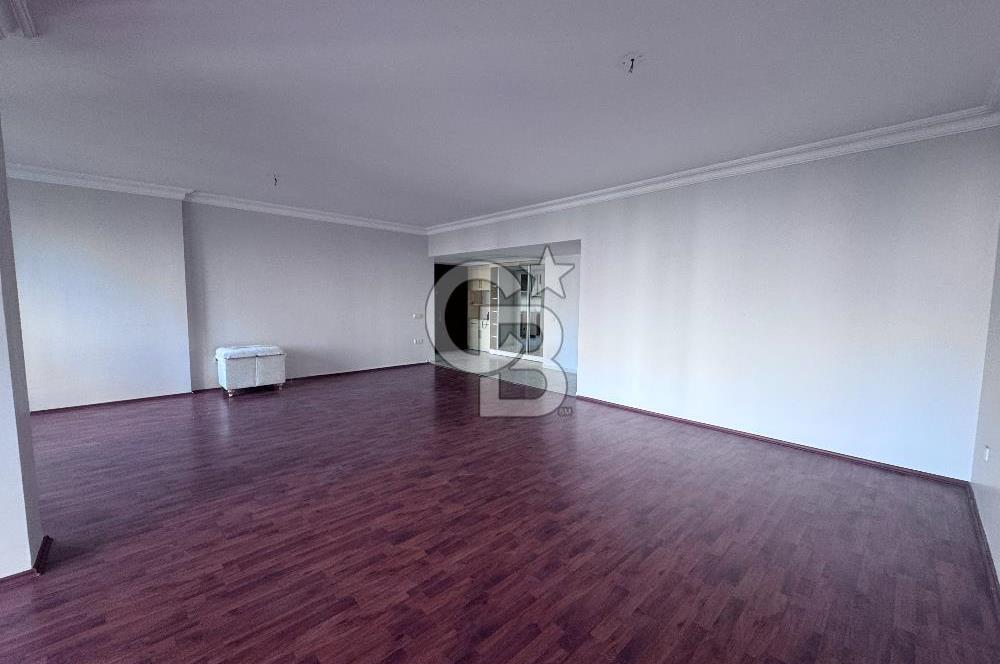 Beylikdüzü Gürpınar Yeşilkent 2 Sitesinde 6. Katta 3+1 Satılık Daire