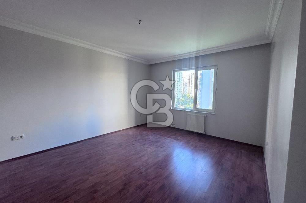 Beylikdüzü Gürpınar Yeşilkent 2 Sitesinde 6. Katta 3+1 Satılık Daire