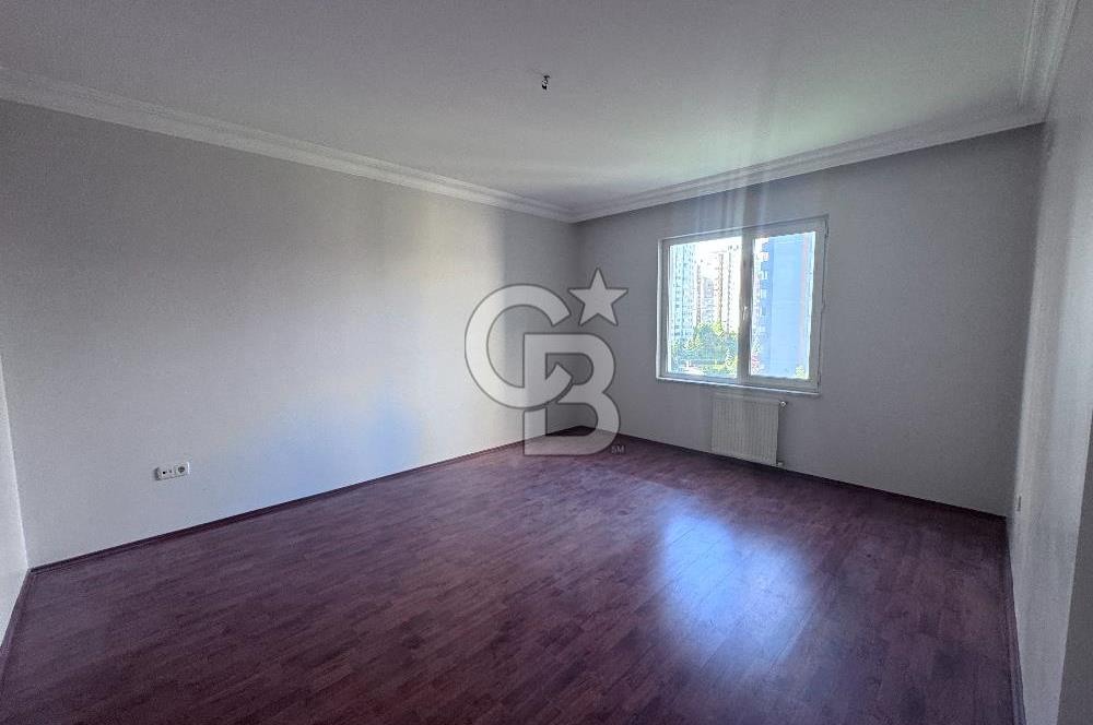 Beylikdüzü Gürpınar Yeşilkent 2 Sitesinde 6. Katta 3+1 Satılık Daire