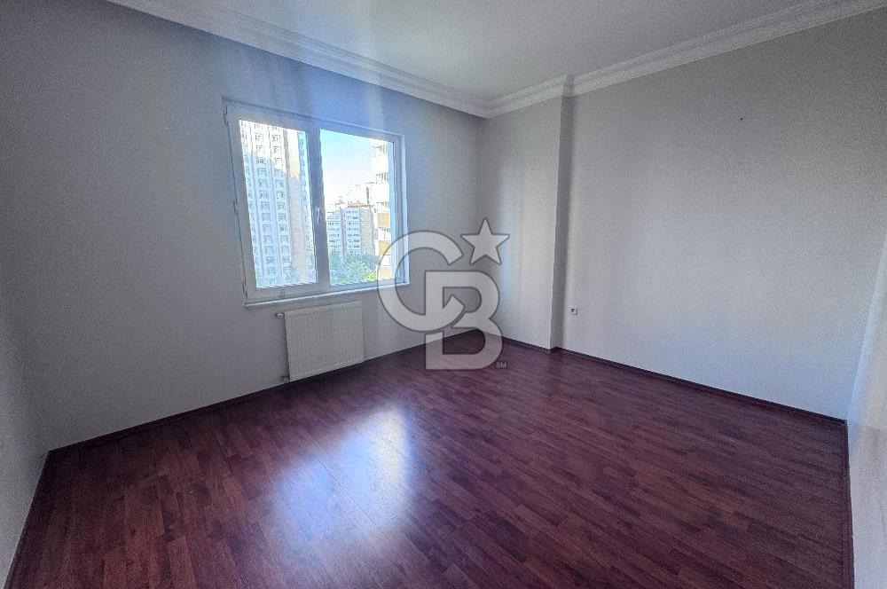 Beylikdüzü Gürpınar Yeşilkent 2 Sitesinde 6. Katta 3+1 Satılık Daire