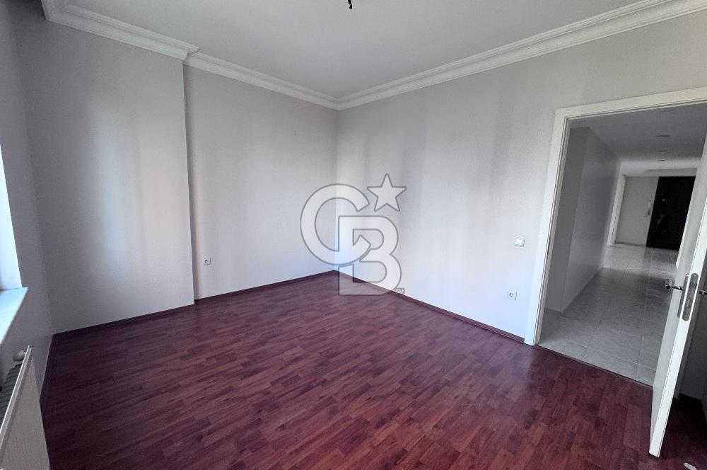 Beylikdüzü Gürpınar Yeşilkent 2 Sitesinde 6. Katta 3+1 Satılık Daire