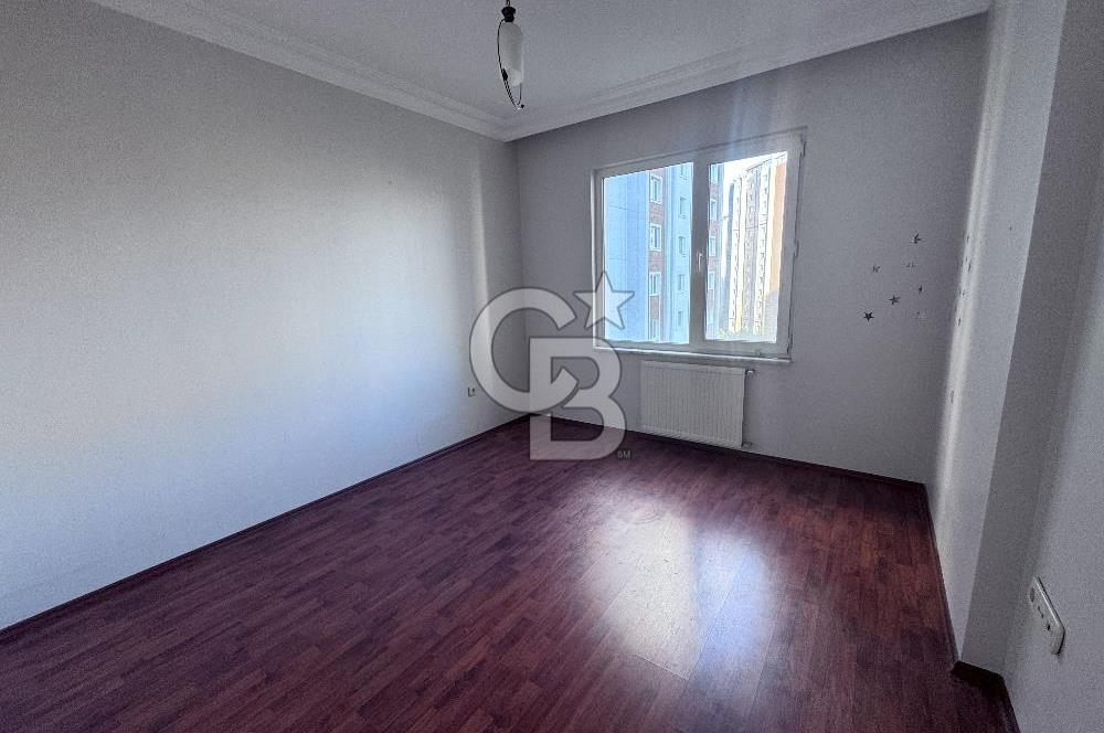 Beylikdüzü Gürpınar Yeşilkent 2 Sitesinde 6. Katta 3+1 Satılık Daire