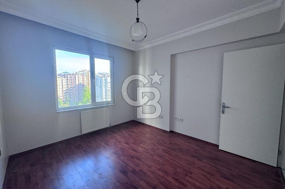 Beylikdüzü Gürpınar Yeşilkent 2 Sitesinde 6. Katta 3+1 Satılık Daire