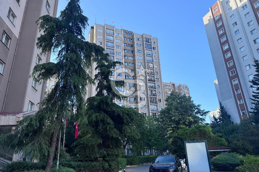 Beylikdüzü Gürpınar Yeşilkent 2 Sitesinde 6. Katta 3+1 Satılık Daire