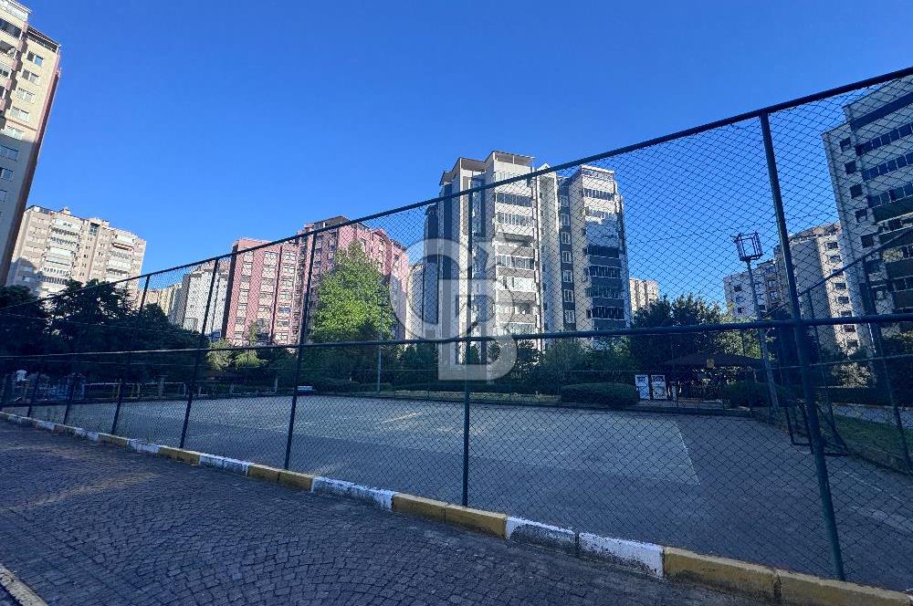 Beylikdüzü Gürpınar Yeşilkent 2 Sitesinde 6. Katta 3+1 Satılık Daire