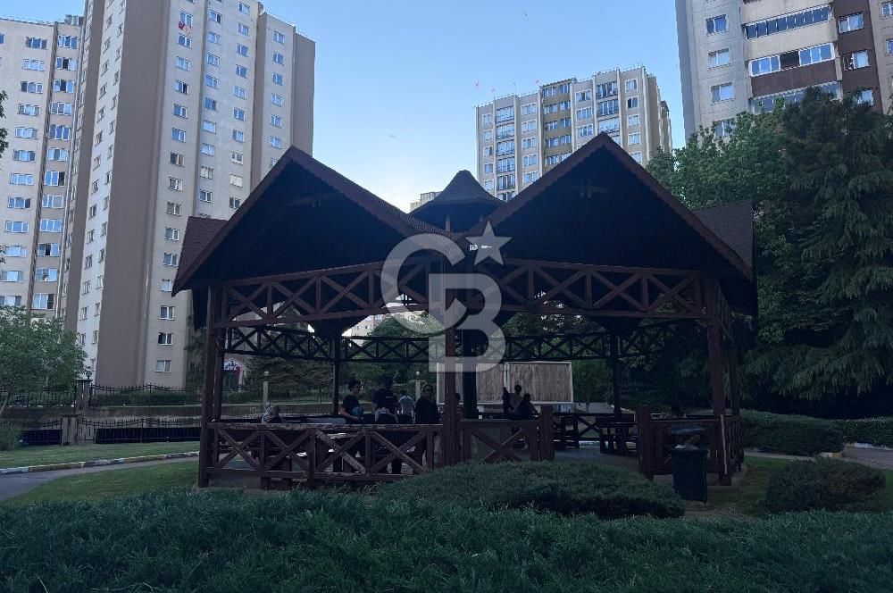 Beylikdüzü Gürpınar Yeşilkent 2 Sitesinde 6. Katta 3+1 Satılık Daire