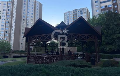 Beylikdüzü Gürpınar Yeşilkent 2 Sitesinde 6. Katta 3+1 Satılık Daire