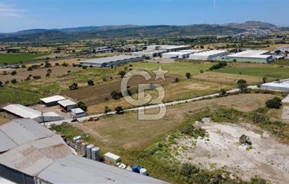 HELVACIDA 8243m2 YOLA CEPHE DEPOLARIN OLDUĞU YERDE TARLA