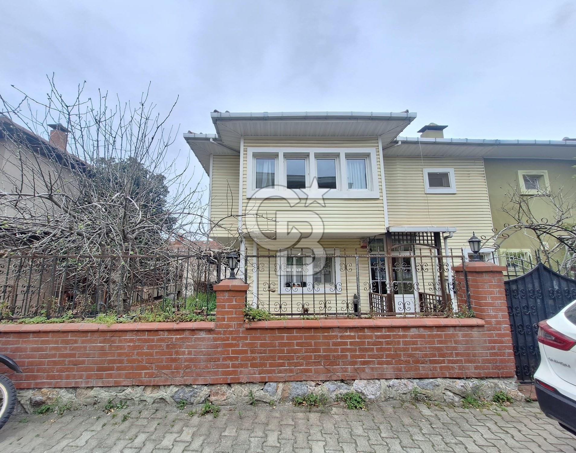 Çengelköy Ata 2 Sitesinde Kiralık Tripleks Villa