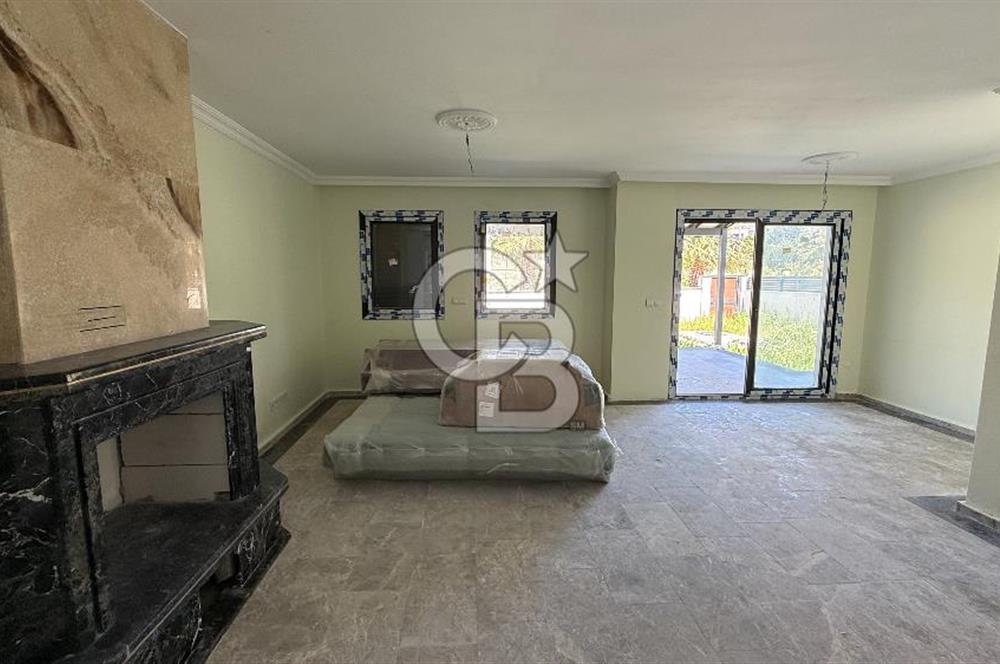Çeşme Çiftlikte Havuzlu ve Şömineli Satılık 4+1 Villa