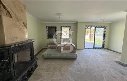 Çeşme Çiftlikte Havuzlu ve Şömineli Satılık 4+1 Villa