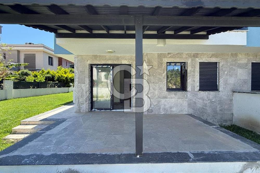 Çeşme Çiftlikte Havuzlu ve Şömineli Satılık 4+1 Villa