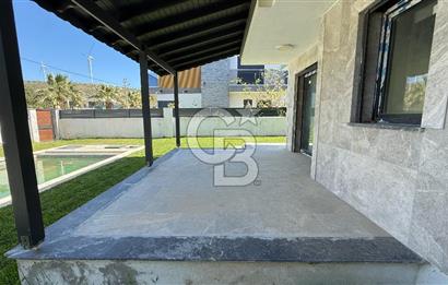 Çeşme Çiftlikte Havuzlu ve Şömineli Satılık 4+1 Villa
