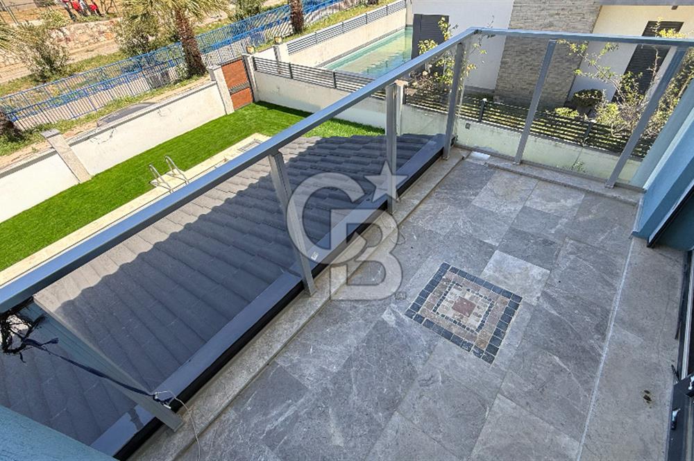 Çeşme Çiftlikte Havuzlu ve Şömineli Satılık 4+1 Villa
