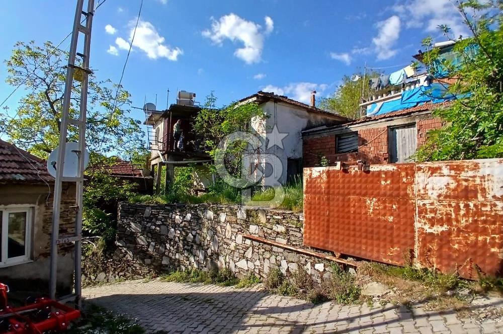 Köy Merkezinde 310 m² Taş Ev Elektrik ve Su Abonelikleri Hazır