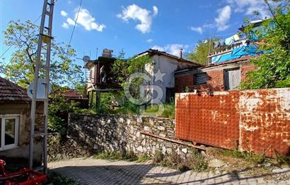 Köy Merkezinde 310 m² Taş Ev Elektrik ve Su Abonelikleri Hazır
