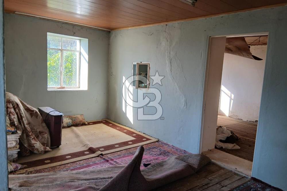 Köy Merkezinde 310 m² Taş Ev Elektrik ve Su Abonelikleri Hazır