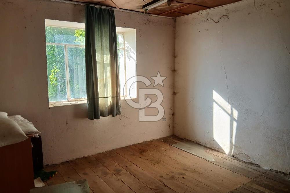 Köy Merkezinde 310 m² Taş Ev Elektrik ve Su Abonelikleri Hazır