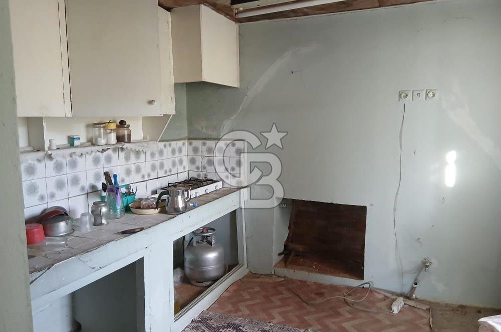 Köy Merkezinde 310 m² Taş Ev Elektrik ve Su Abonelikleri Hazır