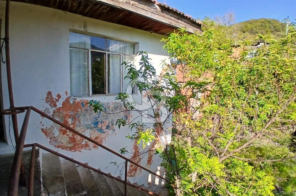 Köy Merkezinde 310 m² Taş Ev Elektrik ve Su Abonelikleri Hazır