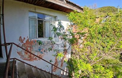 Köy Merkezinde 310 m² Taş Ev Elektrik ve Su Abonelikleri Hazır