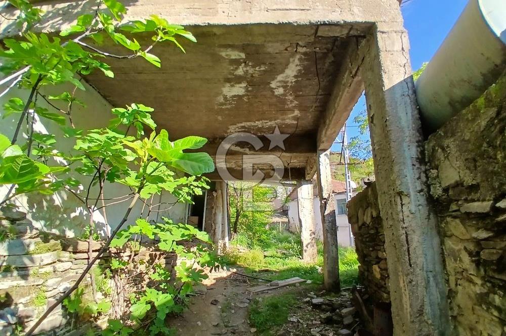 Köy Merkezinde 310 m² Taş Ev Elektrik ve Su Abonelikleri Hazır