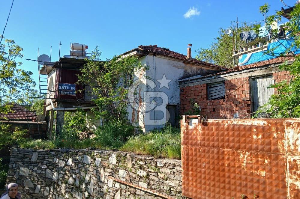 Köy Merkezinde 310 m² Taş Ev Elektrik ve Su Abonelikleri Hazır
