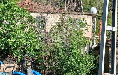 Köy Merkezinde 310 m² Taş Ev Elektrik ve Su Abonelikleri Hazır