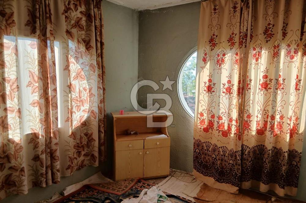 Köy Merkezinde 310 m² Taş Ev Elektrik ve Su Abonelikleri Hazır
