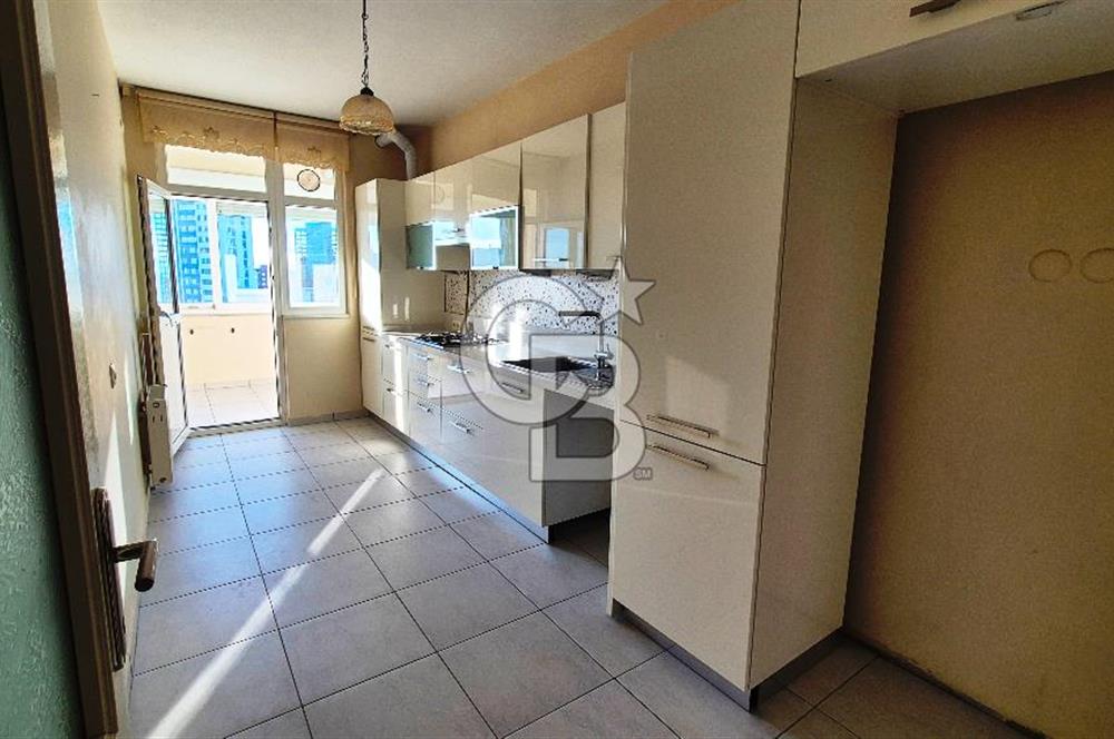 Seçkin Konaklar Sitesinde Deniz Manzaralı 3+1 Daire