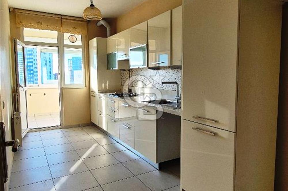 Seçkin Konaklar Sitesinde Deniz Manzaralı 3+1 Daire