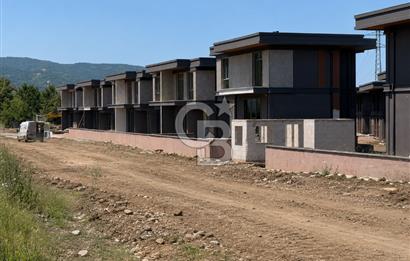 KOCAELİ YENİKÖY MERKEZ 4+1 SATILIK SİTE İÇERİSİNDE VİLLA