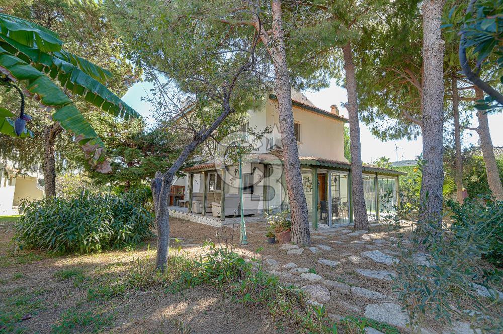 ÇEŞME ILICA MAMURBABA EGELİM KONAKLARI HAVUZLU 4+1 TRIPLEX VİLLA